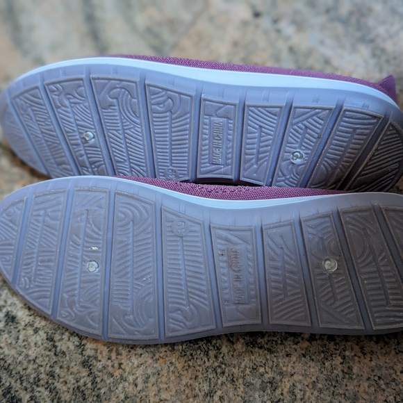 PURPLE COMFORT KNIT SLIP ONS: Like New - Picture 5 of 8